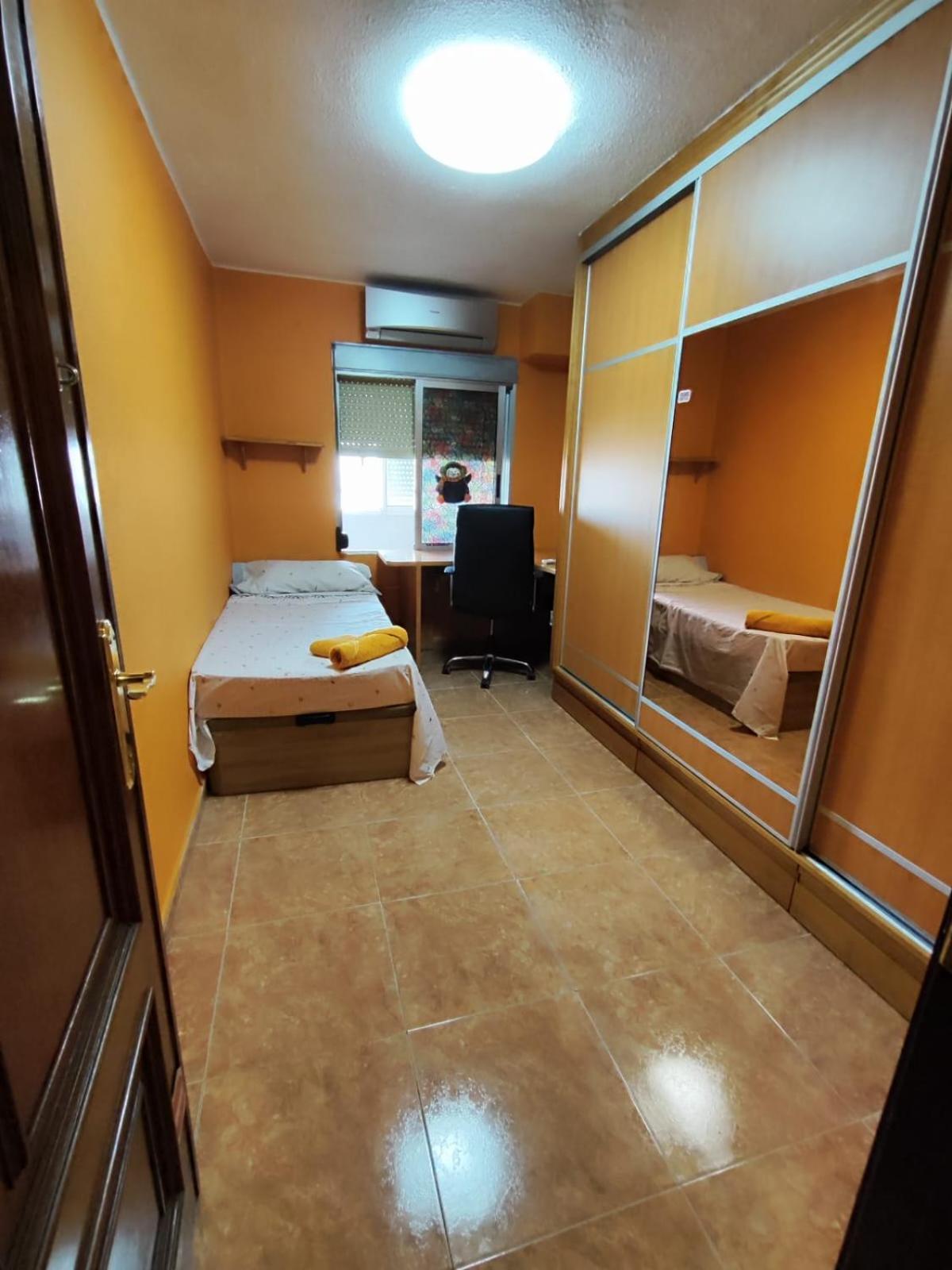Valencia Avenida Del Puerto Private Rooms ภายนอก รูปภาพ