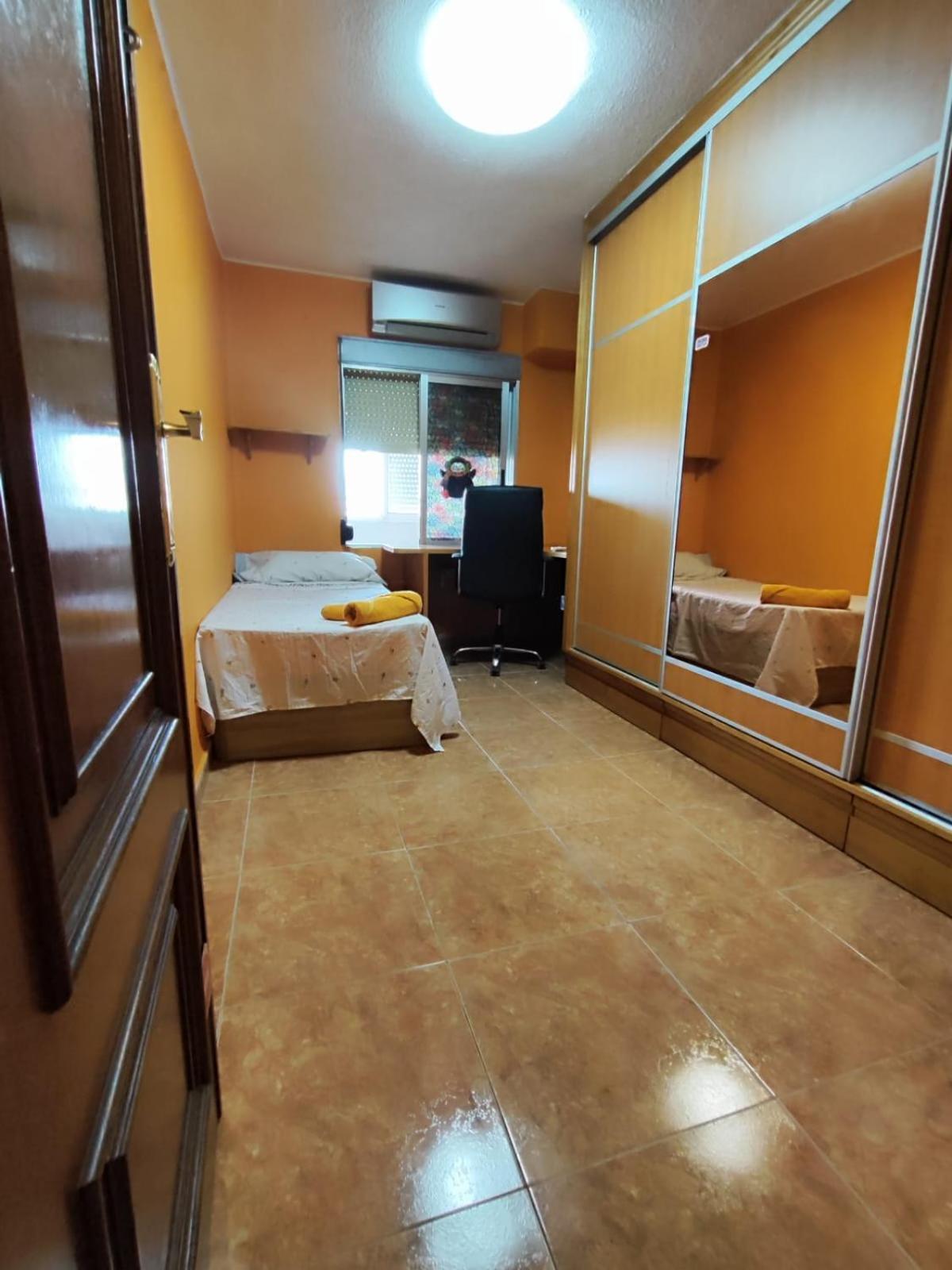 Valencia Avenida Del Puerto Private Rooms ภายนอก รูปภาพ